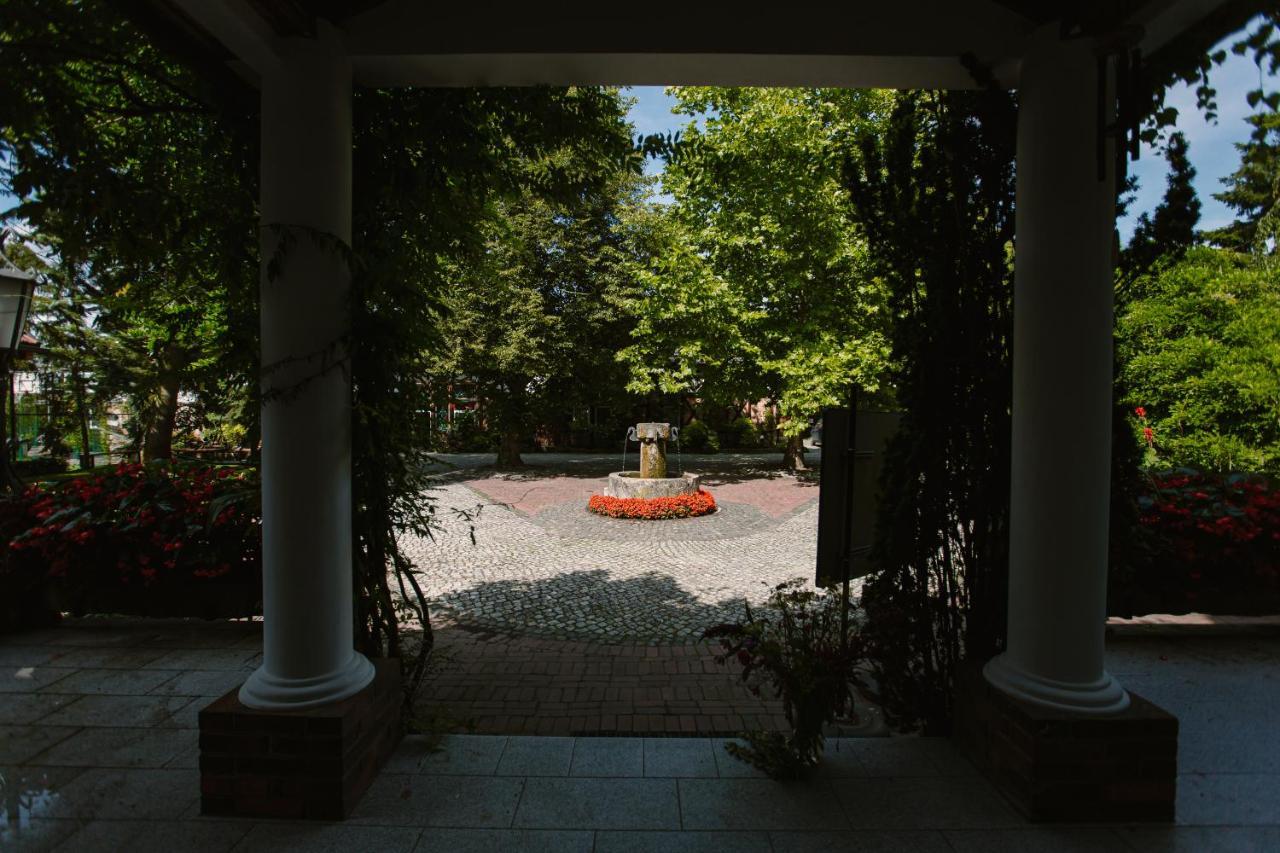 Dom W Starym Parku Otel Biskupice  Dış mekan fotoğraf